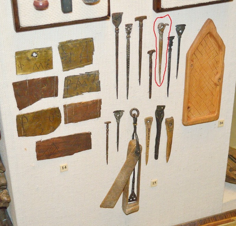 1024px-Writing_instruments_Novgorod_GIM.jpg